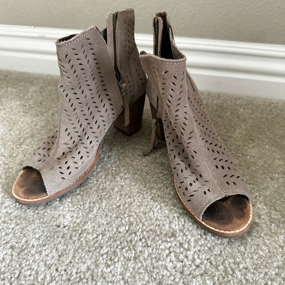Toms shoes